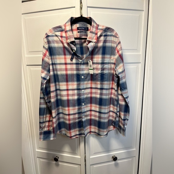 NWT NAUTICA Classic Fit/ Stretch Long Sleeve Button Down Shirt Size Men’s Large - Picture 1 of 10